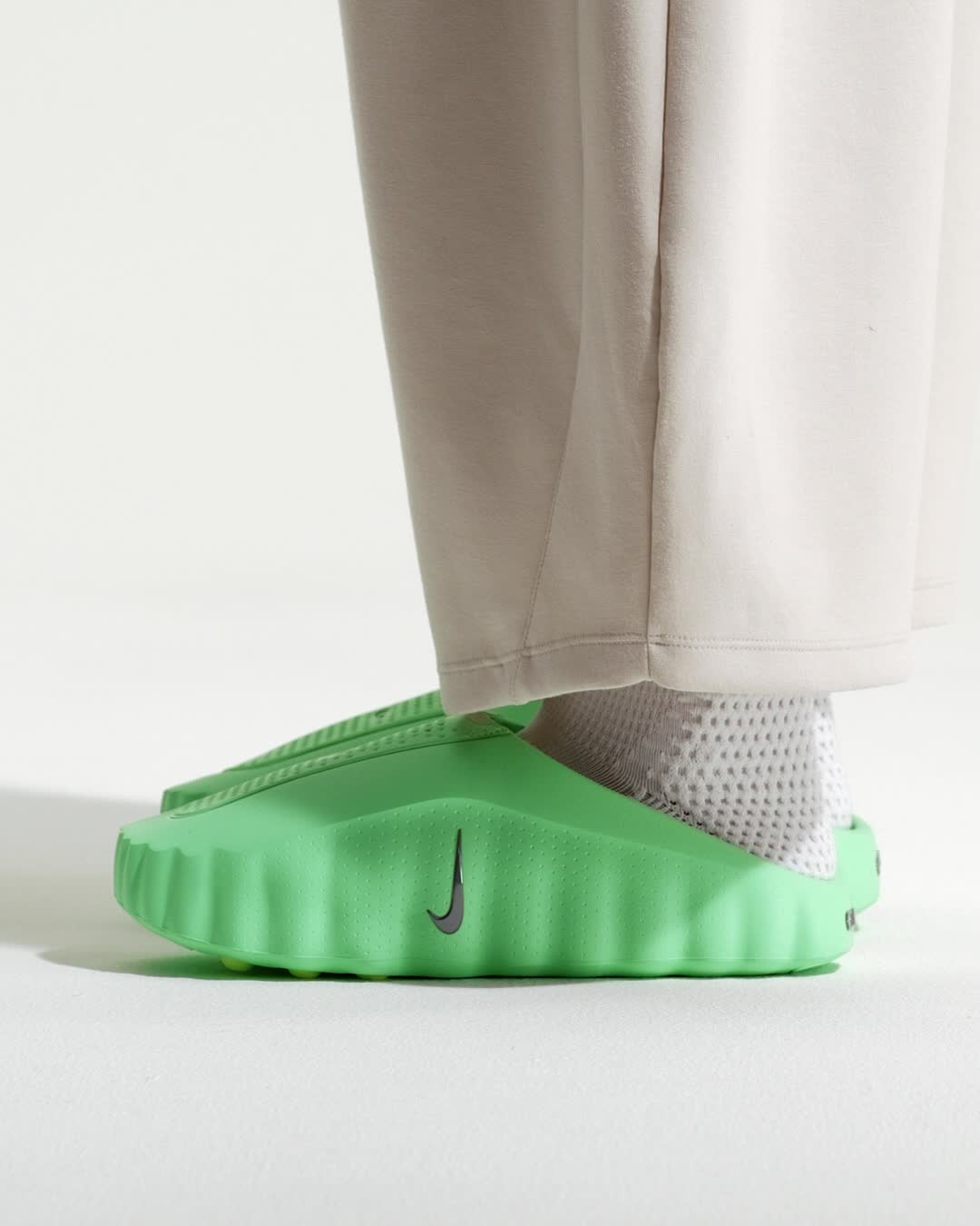 Nike Mind 001 Men's Pregame Mules. Nike.com
